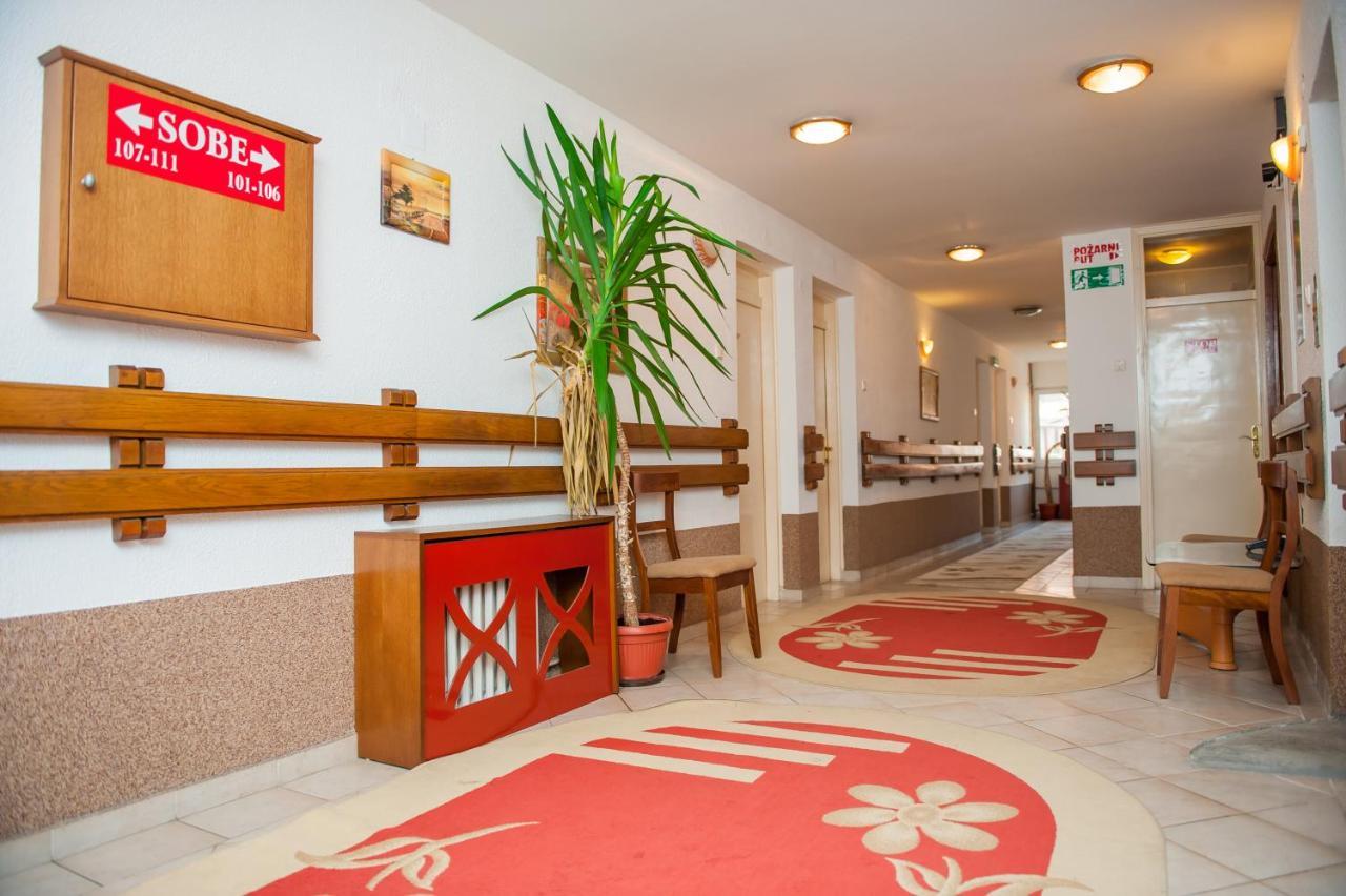 Prenociste "Nacional" Hotell Prnjavor Exteriör bild