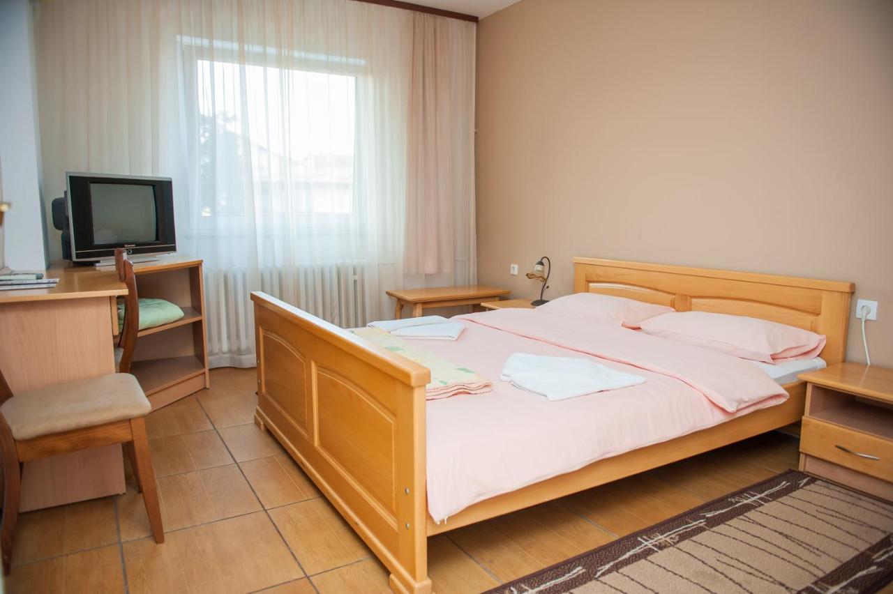 Prenociste "Nacional" Hotell Prnjavor Exteriör bild